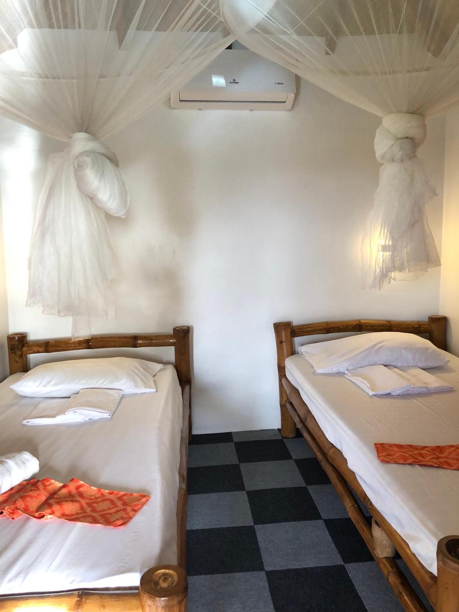 Cuestas Beach Resort And Restaurant Badian Eksteriør billede
