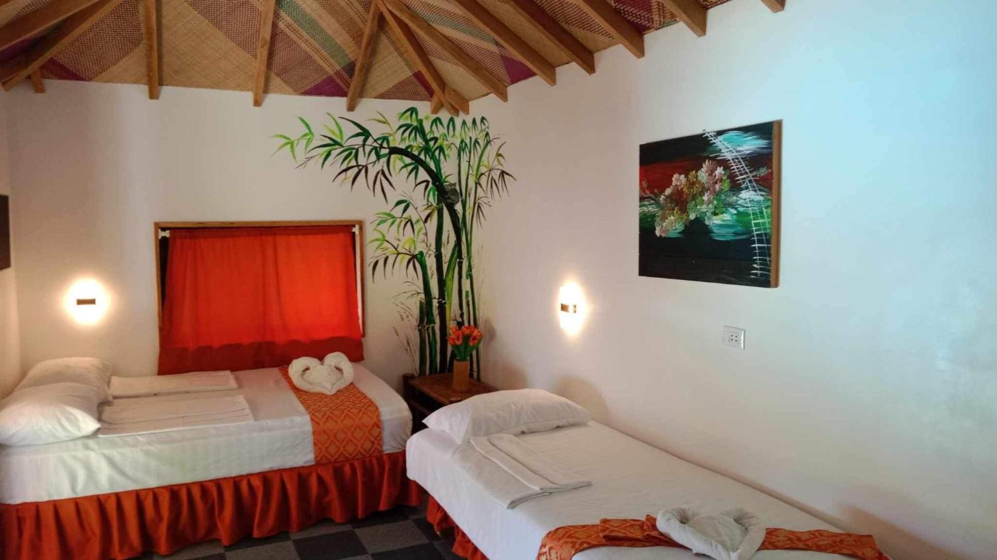 Cuestas Beach Resort And Restaurant Badian Eksteriør billede