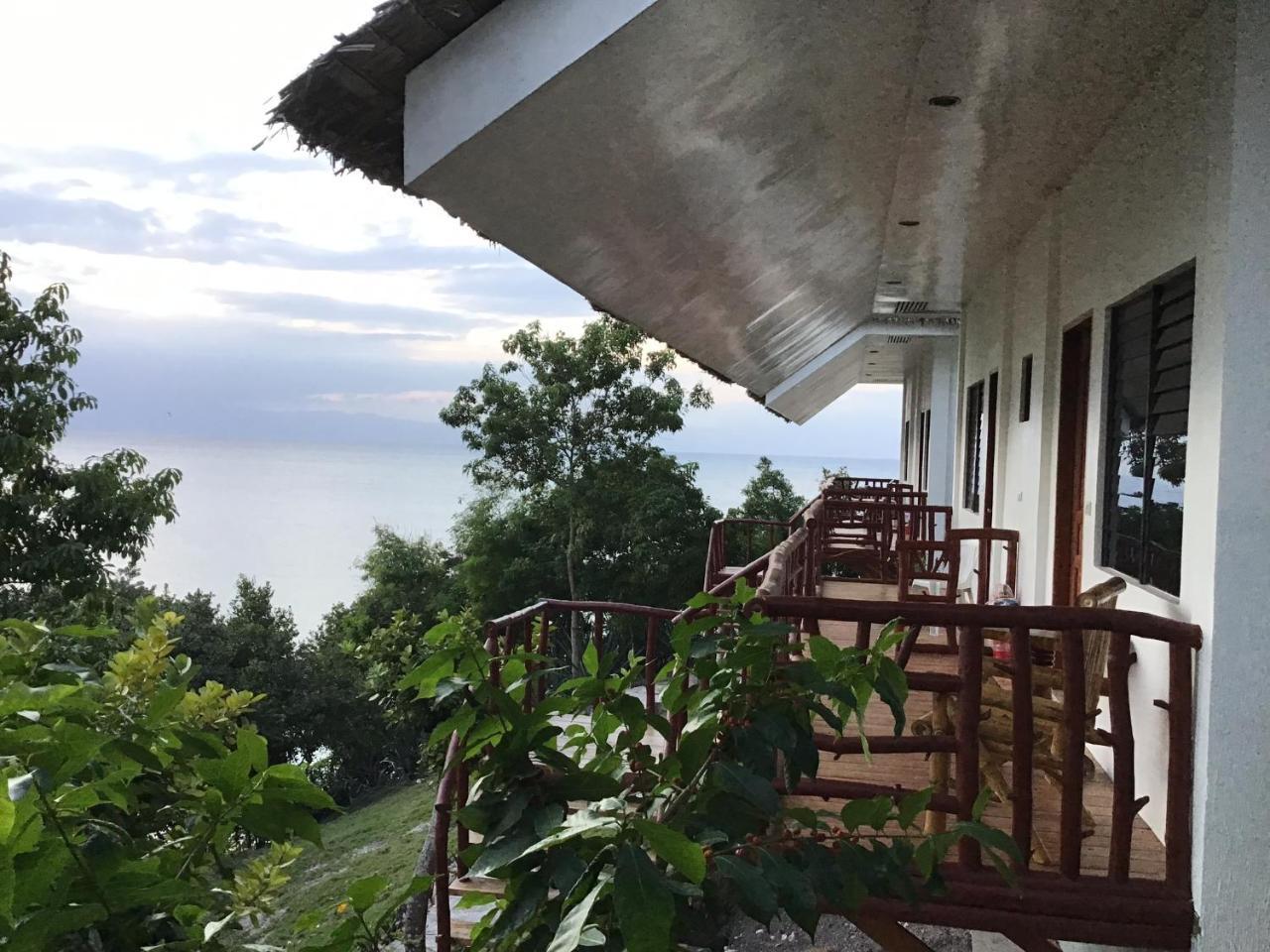 Cuestas Beach Resort And Restaurant Badian Eksteriør billede