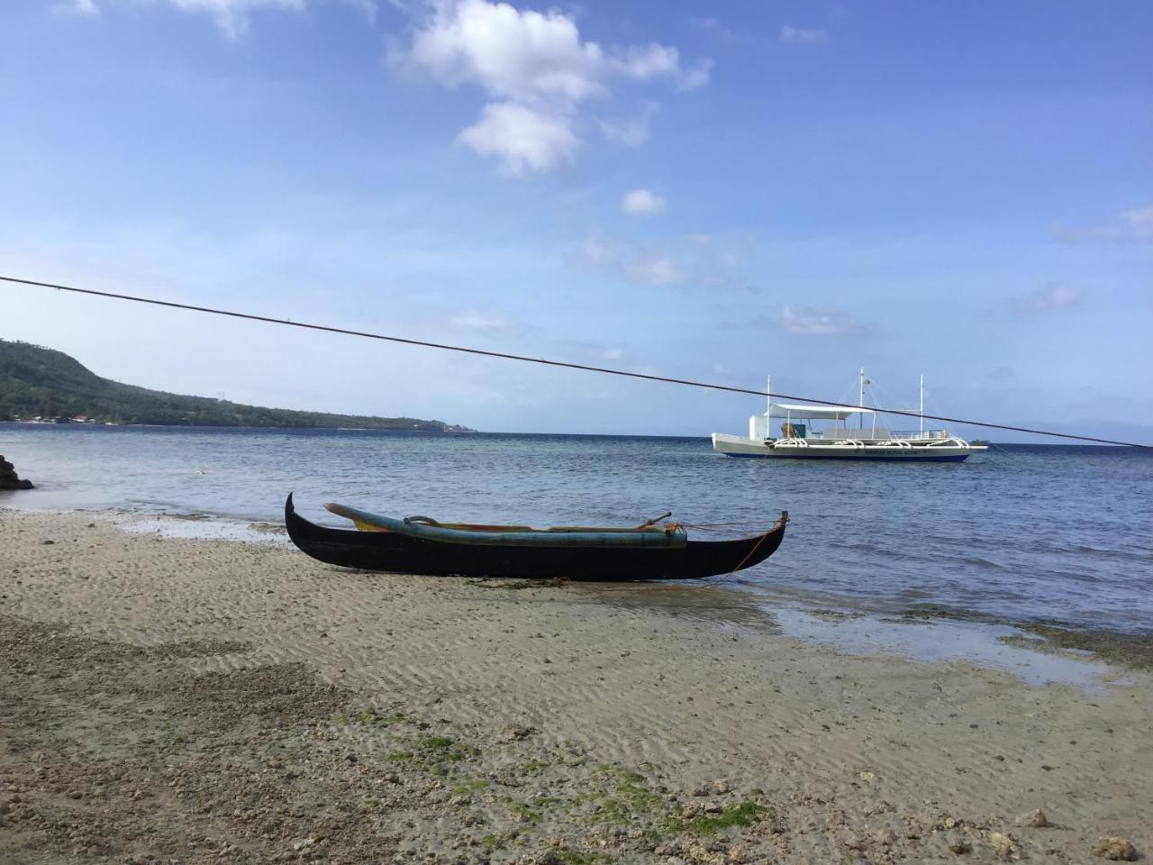 Cuestas Beach Resort And Restaurant Badian Eksteriør billede