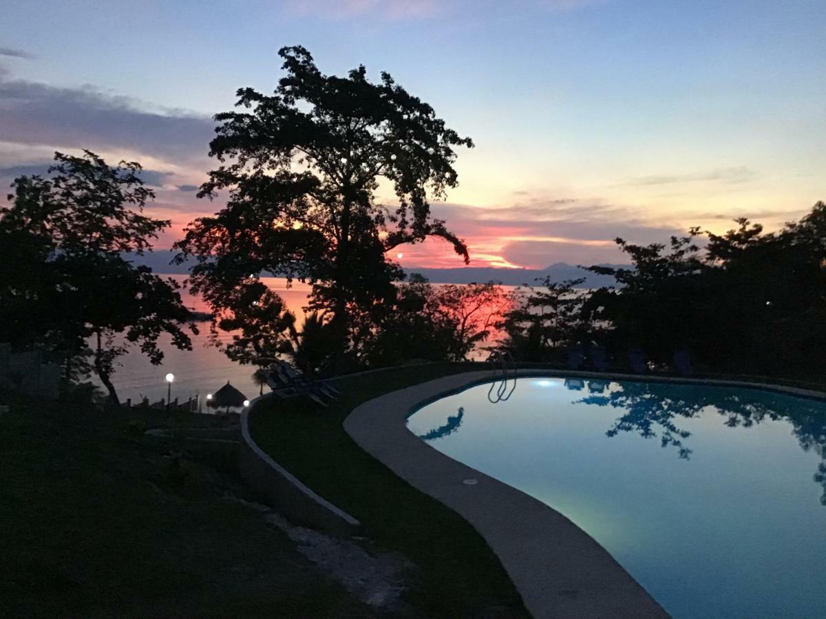 Cuestas Beach Resort And Restaurant Badian Eksteriør billede